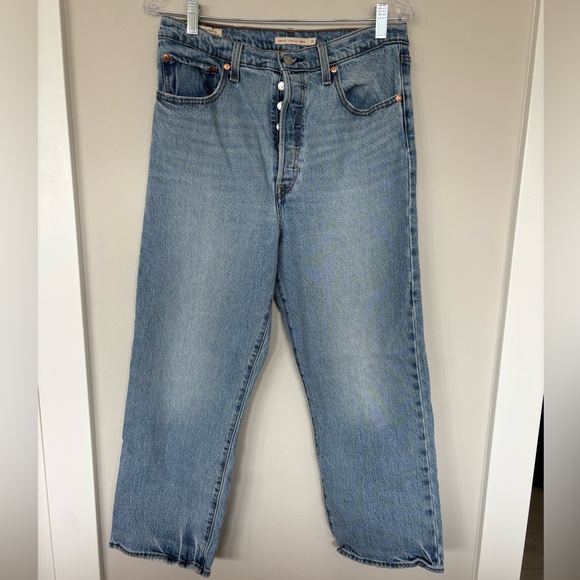 Levi's Denim - Levi's Classic Ribcage Straight Ankle Jeans in Light Blue Denim 161